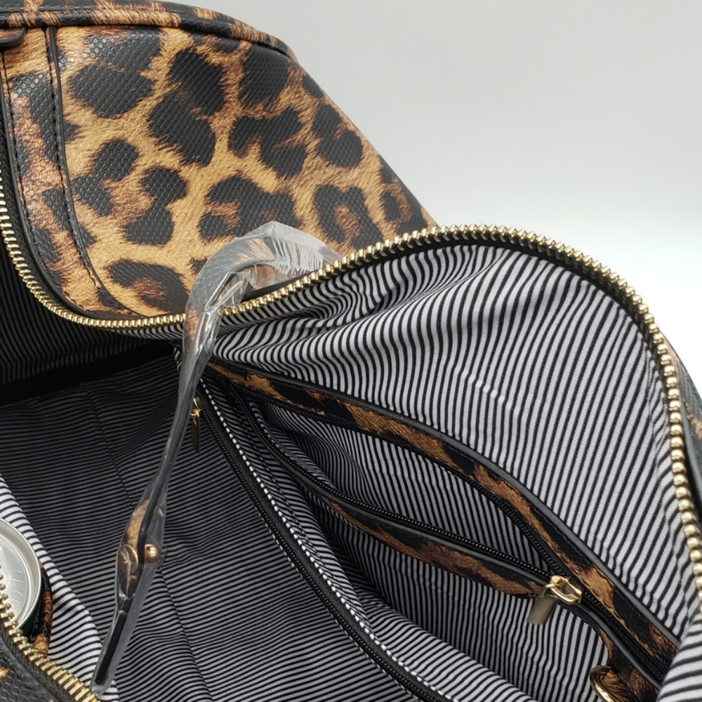 Embossed Duffle Set - Picture 8 of 8
